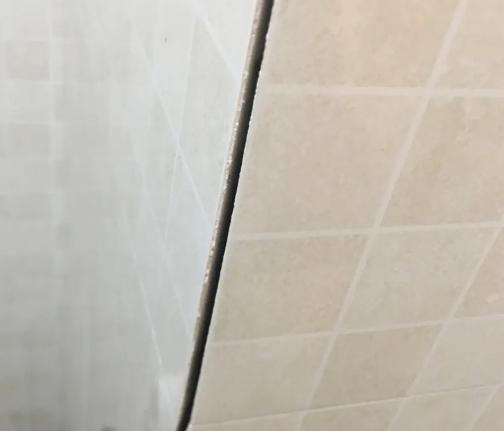 运城瓷砖空鼓维修公司分享阳台瓷砖脱落的修复过程可以分为以下几个步骤